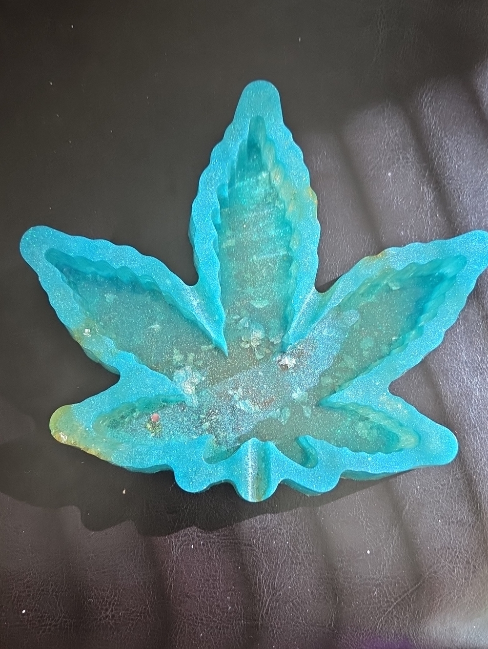 🌿Handmade Turquoise Leaf-Shaped Resin AshTray - Home Accent